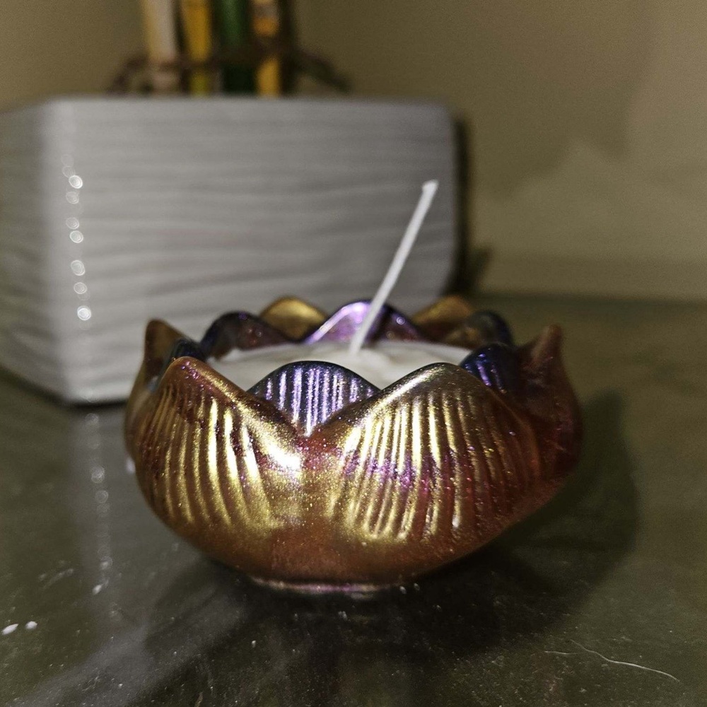 Resin lotus flower candle holder with lavender scented candle